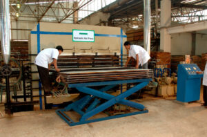 Natural Veneer Manufacturers In Mumbai, Hydraulic Hot Press